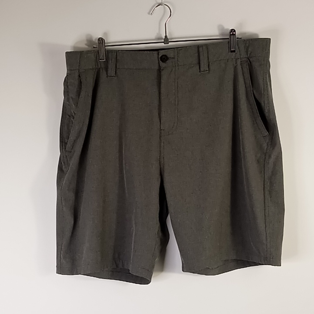 DenaLi Heathered Grey Flat Front Shorts Men's Size 38
